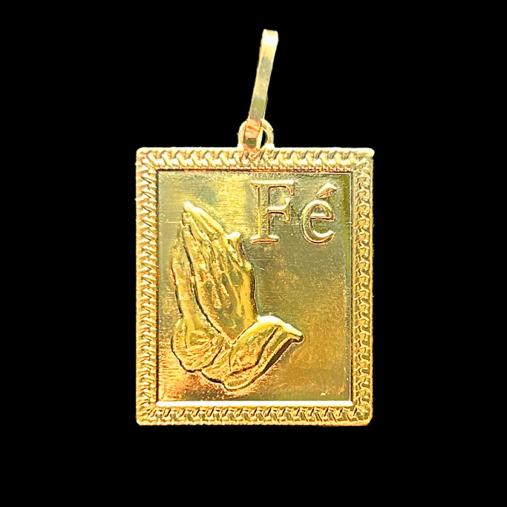 PINGENTE BANHADO A OURO 18K — PLACA MÃOS FÉ