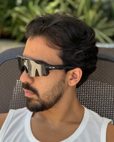 Oakley Radar Preto: Performance e Estilo no Visual Mais Direto ao Ponto