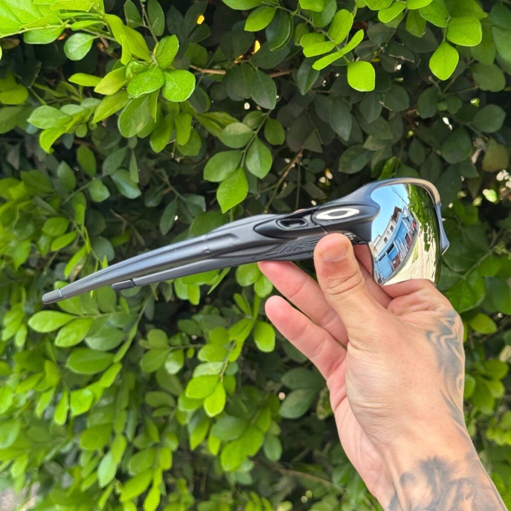Óculos Flak 2.0 Preto Lente Liquid Metal