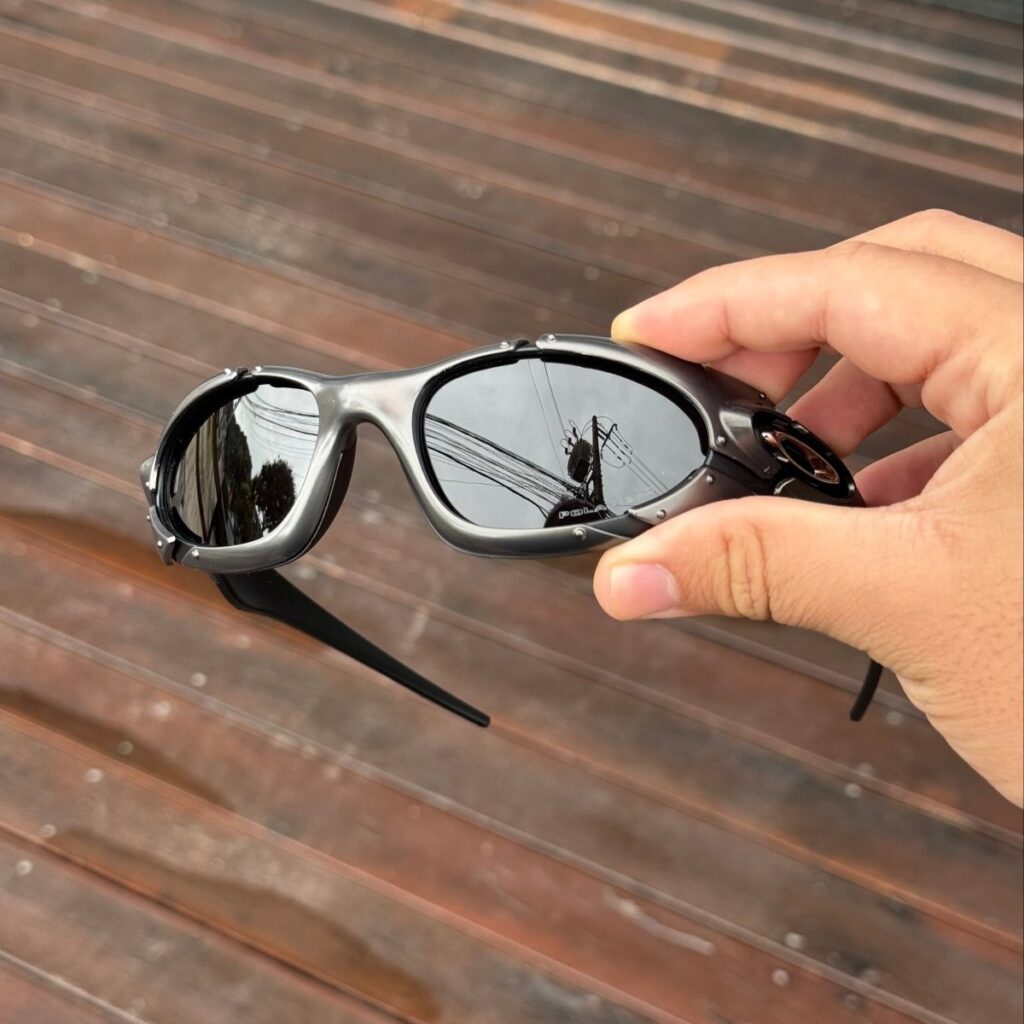Óculos Plate Dark Silver