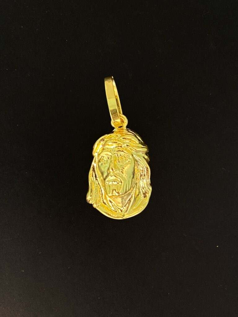PINGENTE BANHADO A OURO 18K — FACE JESUS — 1,5G/1X1,5CM