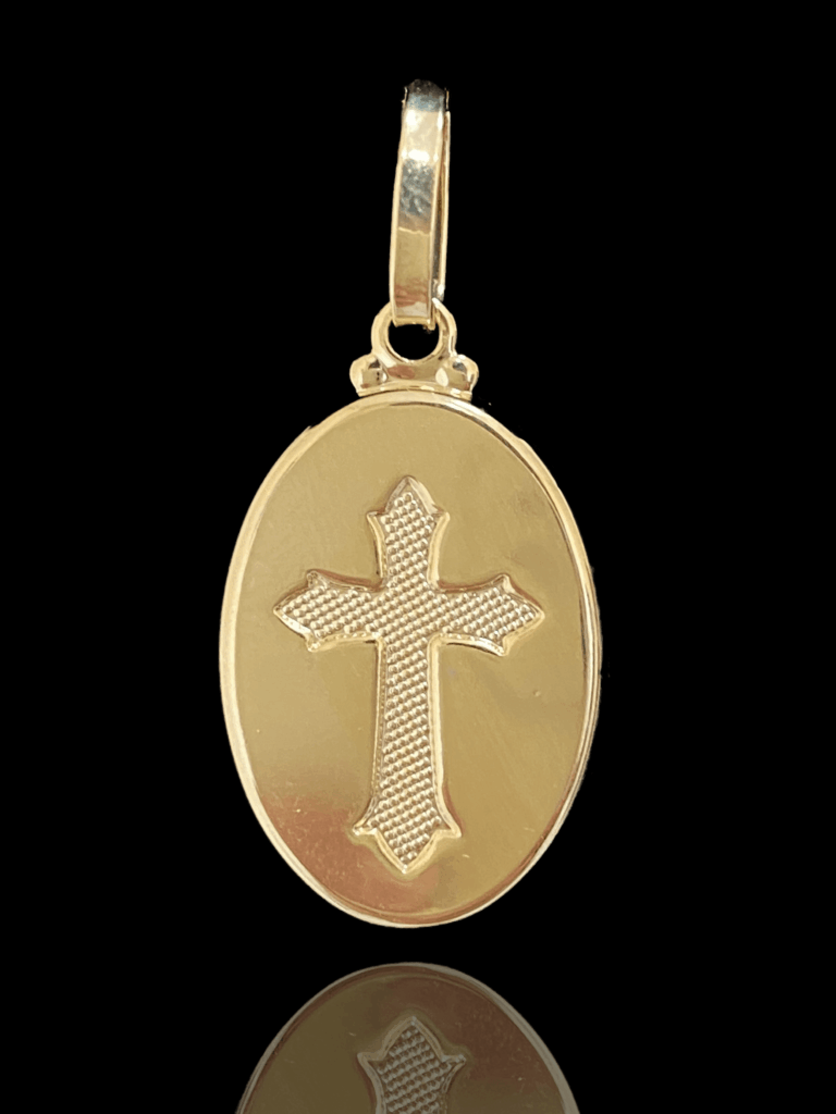 PINGENTE BANHADO A OURO 18K — OVAL CRUZ — 1,6G/1,5X2CM